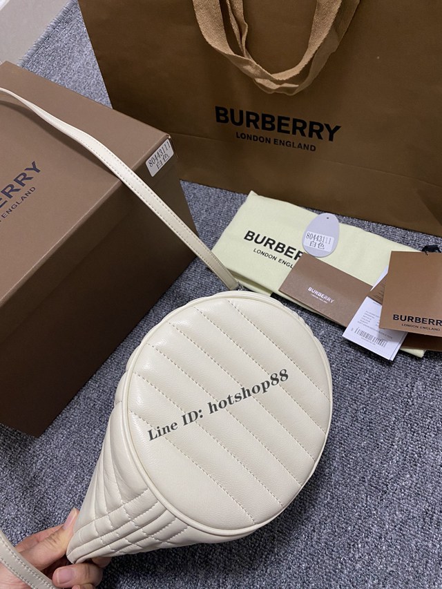 Burberry專櫃新款絎縫腰包 巴寶莉羔羊皮新月形斜挎腰包 yxb1130